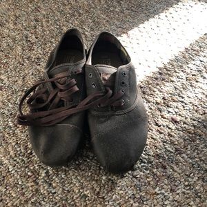 Men’s Lace Up Brown Tom’s Size 10.5